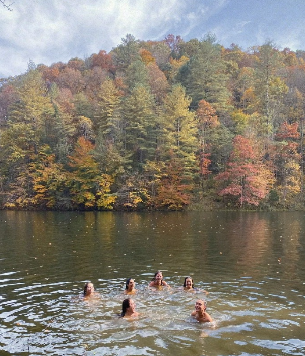Your Next Girls’ Trip Has Got to Be for Leaf Peeping—and Here’s Where to Go This Fall 2023