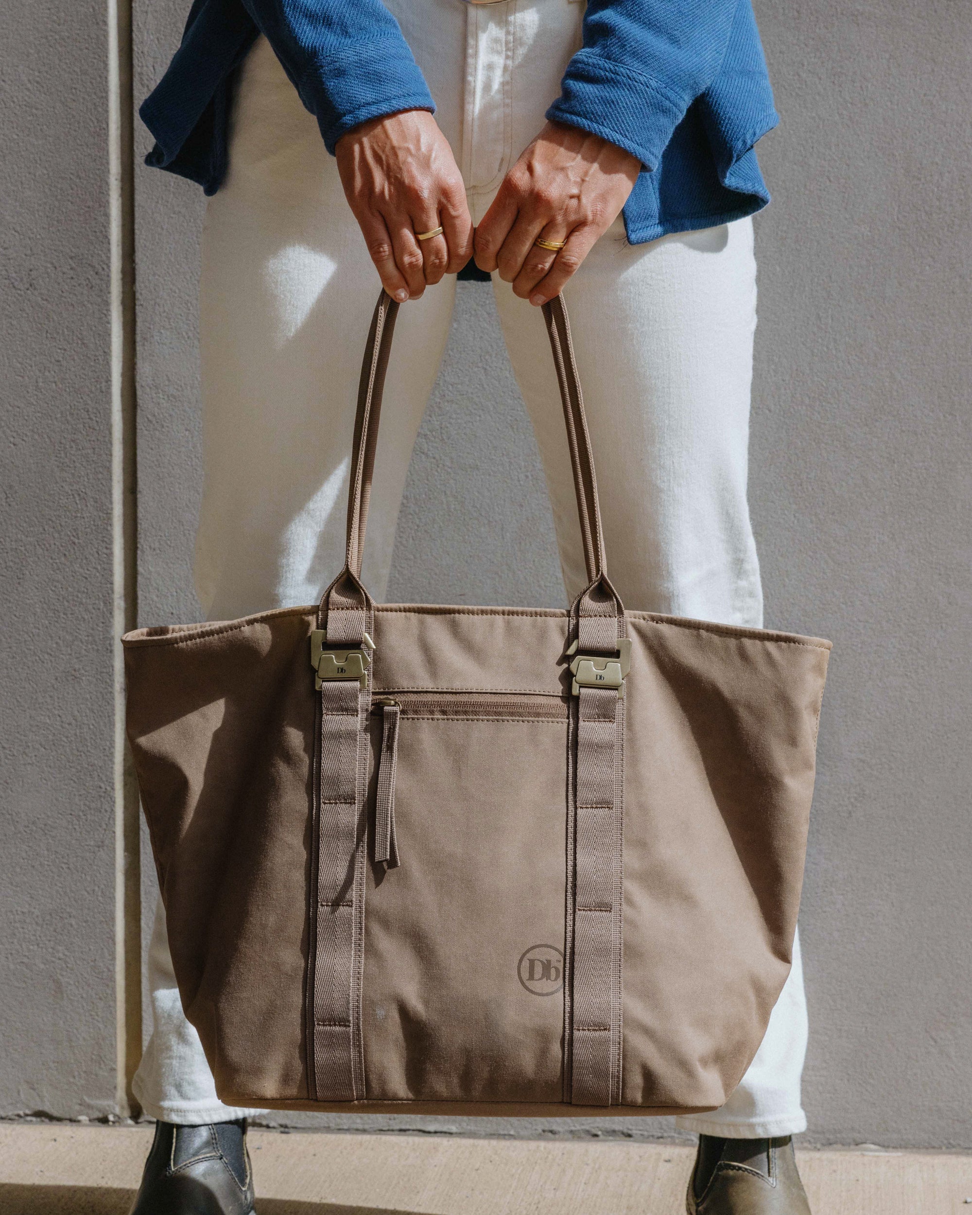 Essential Tote 25L Db x Sage & Alana Brown