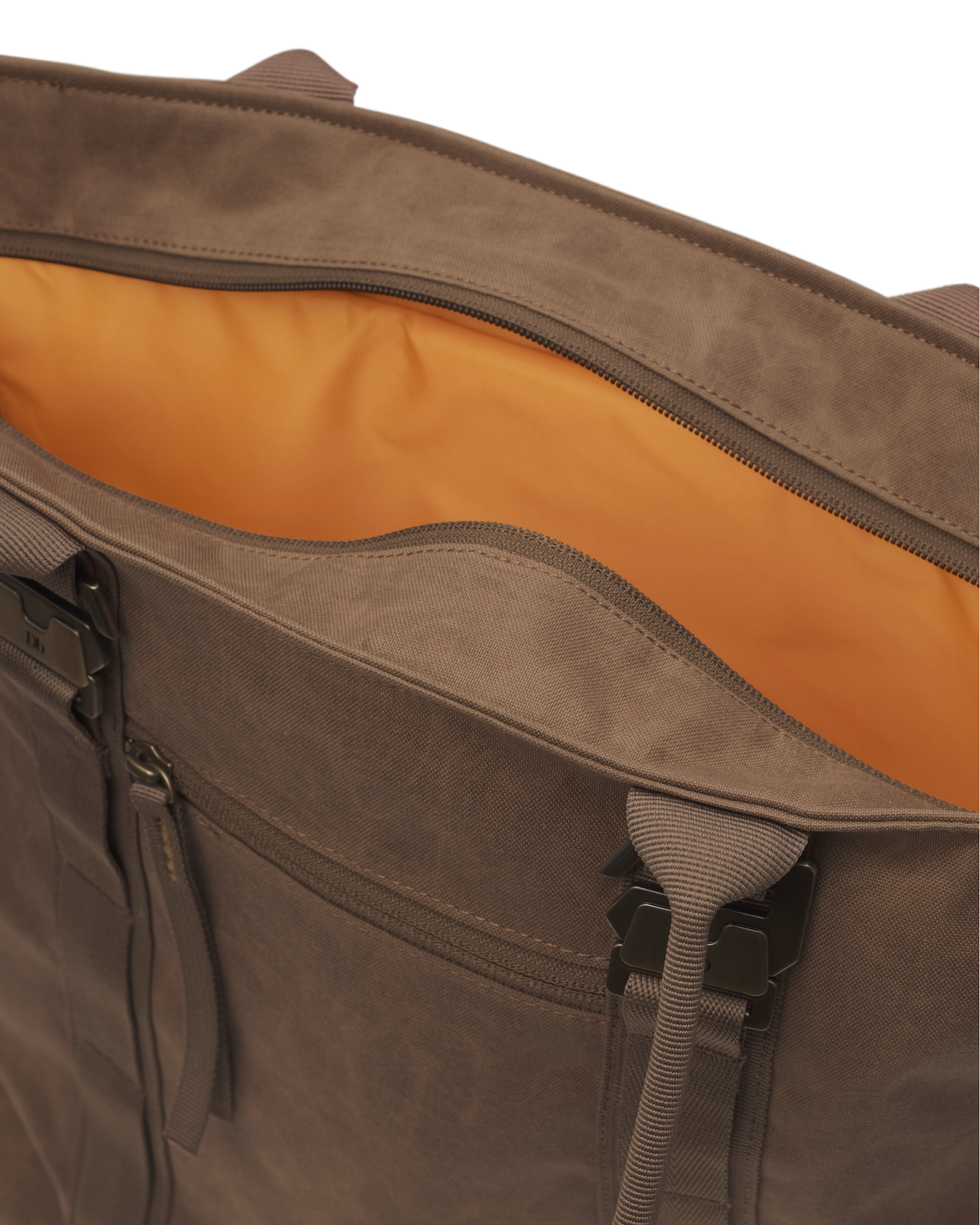 Essential Tote 25L Db x Sage & Alana Brown